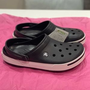 Crocs Men’s 8/ Women’s 9